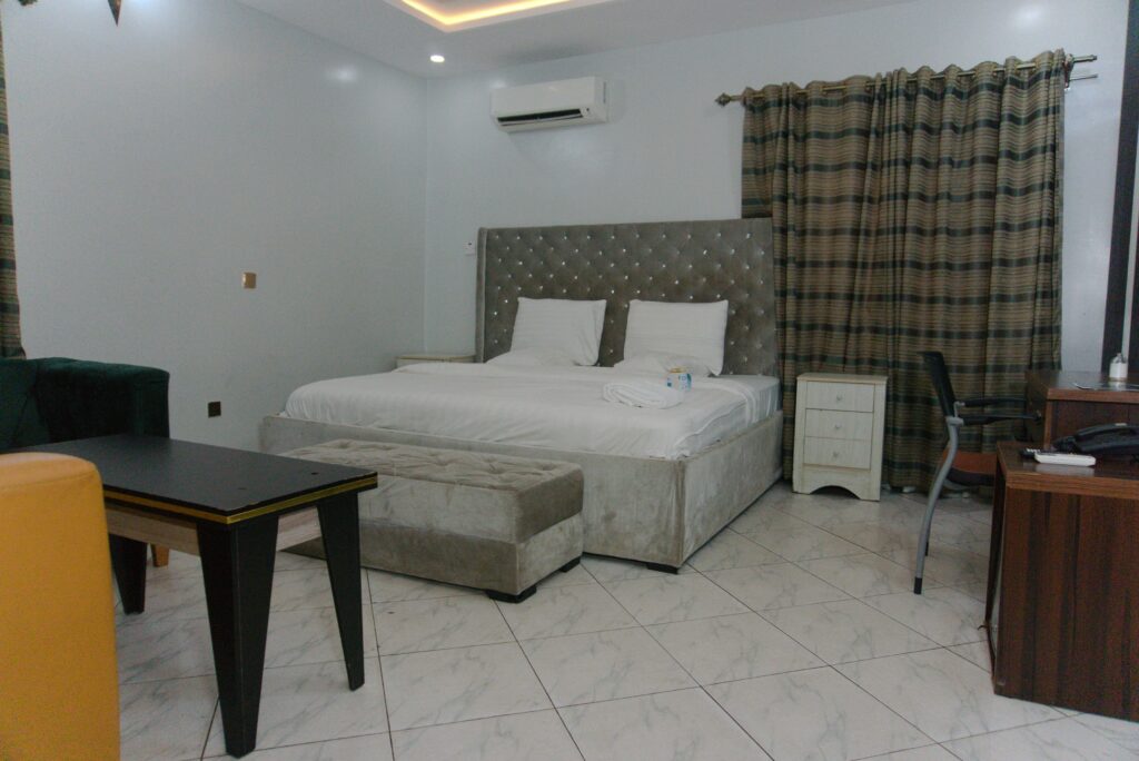 suite 6_compressedtoupload